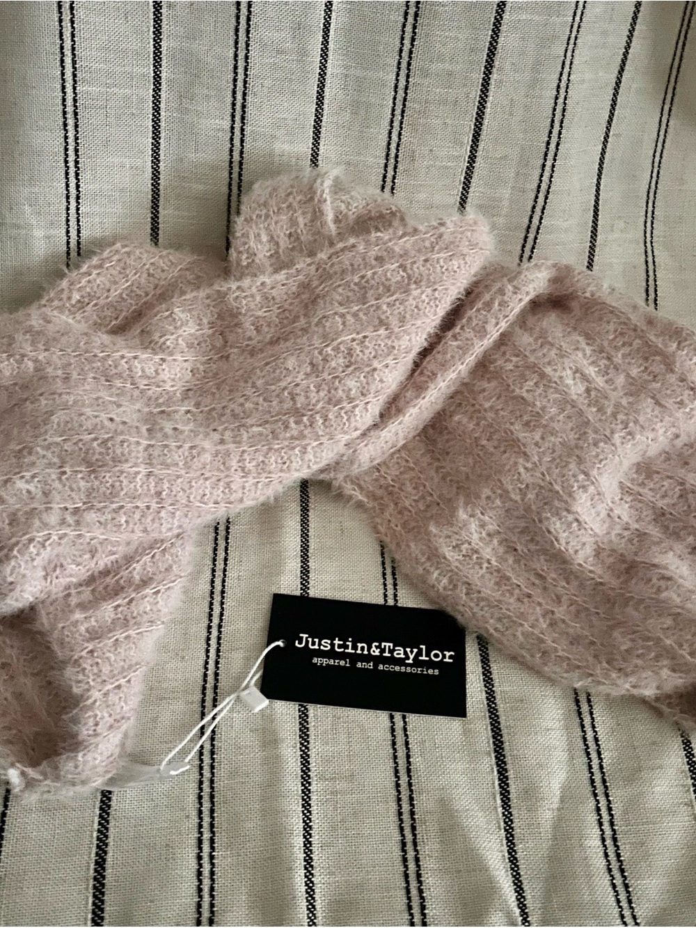 NWT Justin & Taylor Cozy Soft Pink Infinity Scarf